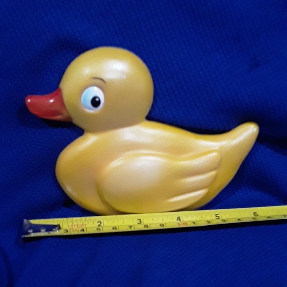 COPY - Vintage Yellow Duck Ceramic Bathroom Wall Hanging - Picture 4 of 6